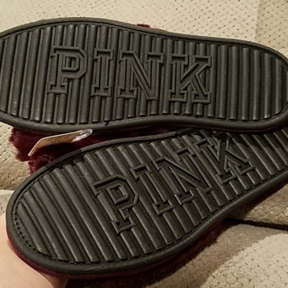 New pink Victoria's SECRET slippers last one - Picture 2 of 5